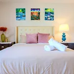 Relaxing Vegas Stay With Bbq & Games