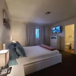 2 Bed 2 Bath Downtown Vegas Near The Strip
