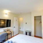376 Modern Home Sleeps 6