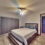 Modern Family Home W Pool Near Strip