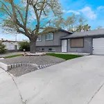 Exclusive Designer Home With Strip Views And Pool