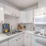 Stylish Stay Near Vegas Strip! Sleeps 6!