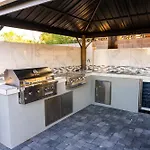 Beautiful And Cozy Family House Pool And Barbecue