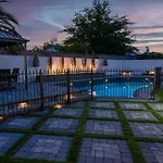 Beautiful And Cozy Family House Pool And Barbecue