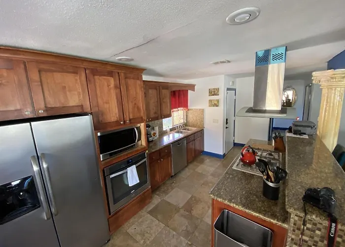 Las Vegas Elegance! Pool Table & Sparkling Pool! Home