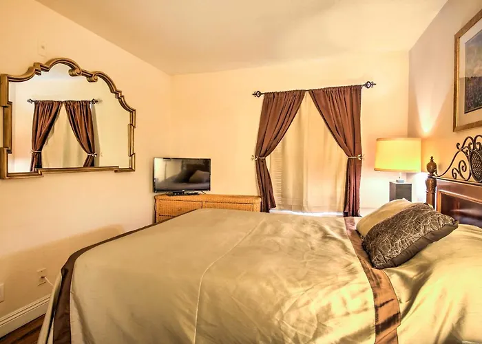 Pet-Friendly Las Vegas Condo 1 Mi To The Strip!
