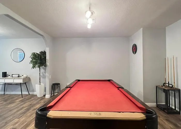 3 Bedroom W Swimming Pool And Billiards Table