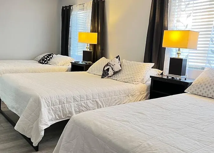 Mickelyn House- 5 Bedroom 3 Bath 5 Minutes To Speedway 18 Min To Strip