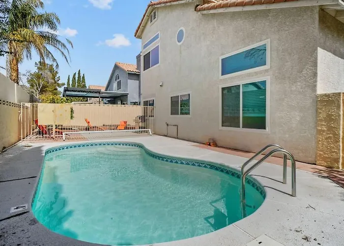 Work, Life, Luxury! Luxe Vegas Home W Firepit+Pool