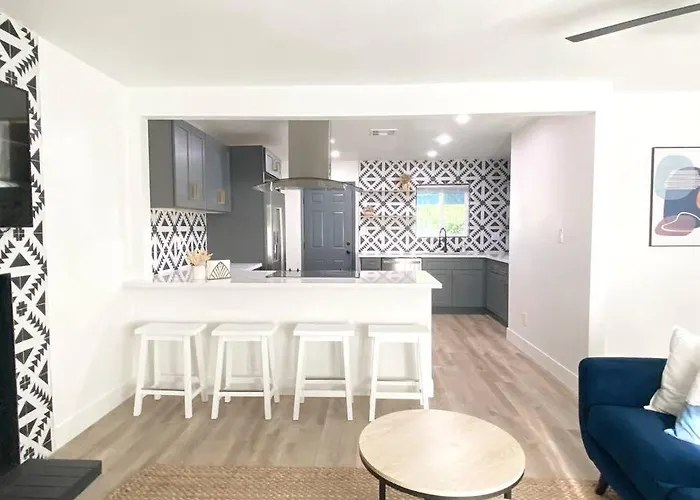 Cozy Home Perfect Midterm Stay!