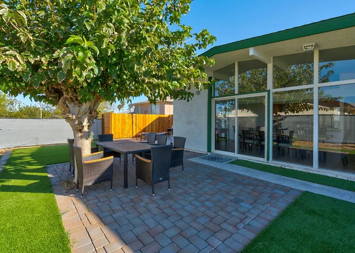 Spacious Remodeled Retreat Haven