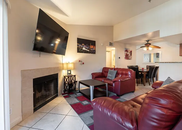 Rio-Adjacent 2Br Pool, Gym, Free Parking