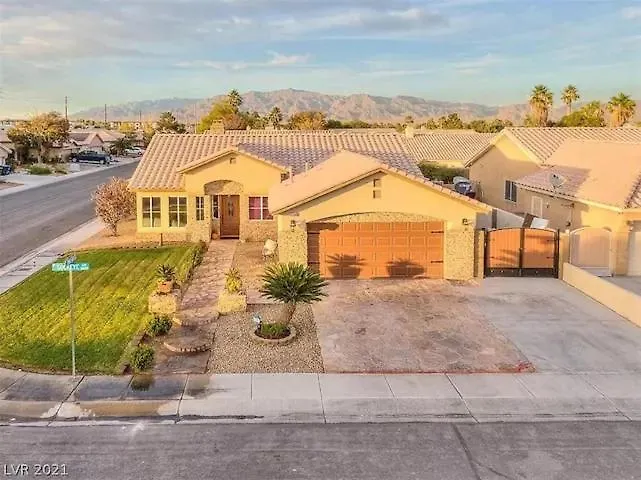 Boho Haus - Three Bedrooms House In Las Vegas