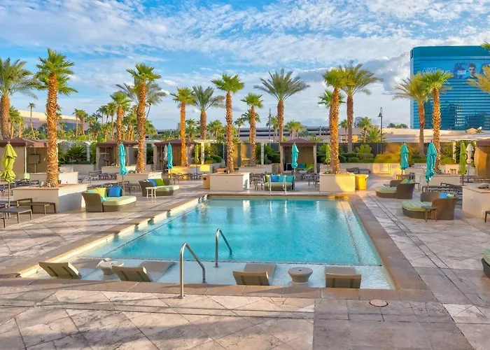 Ultimate Mgm Retreat With Jacuzzi, Pool & Gym!