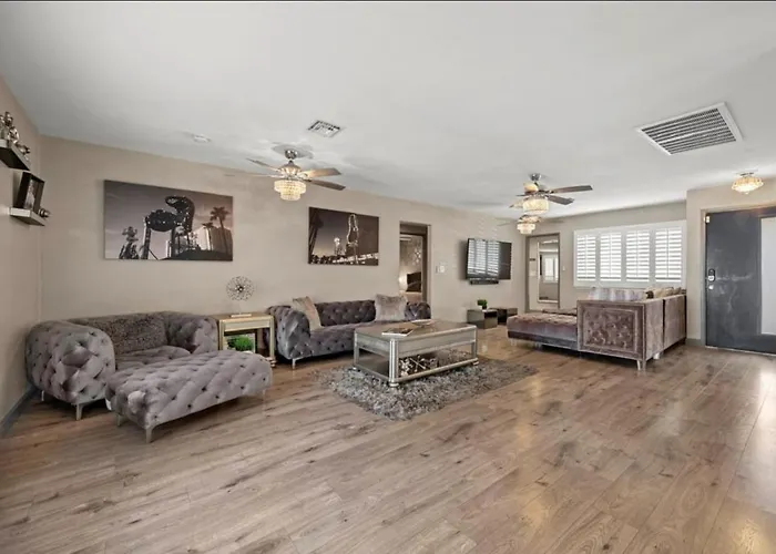 Modern Retreat Close To Lv Strip