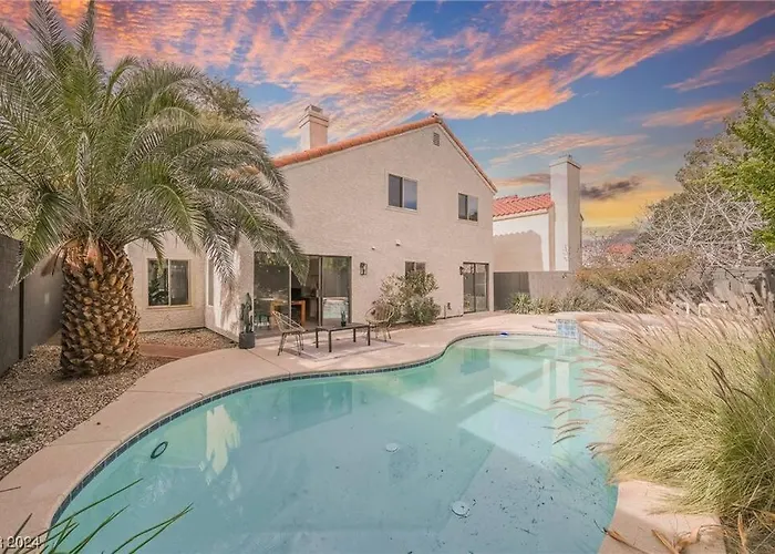 4Br Model Home W Pool And Pool Table In Henderson