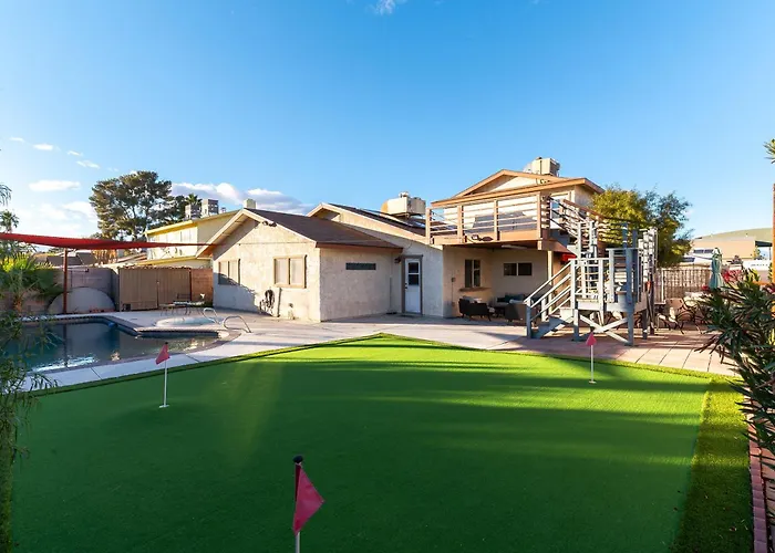 Fun 5 Bedroom Home By Strip, Pool, Putting Green, And Games