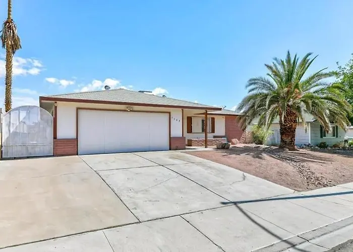 Modern 4Br Home, Central Las Vegas Location