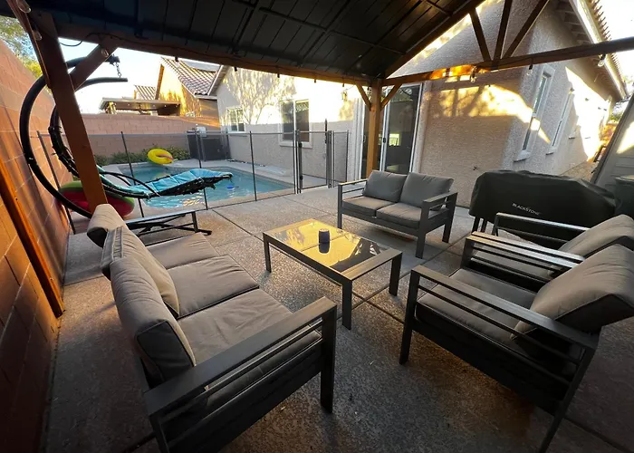 Family Friendly Contemporary House With Pool