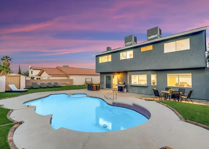 Newly Renovated Modern Oasis W Pool Mins To Strip