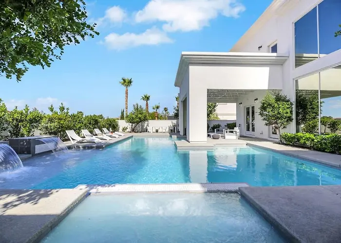 Ultra Luxe Loft Villa 15Min To Strip With Heated Pool