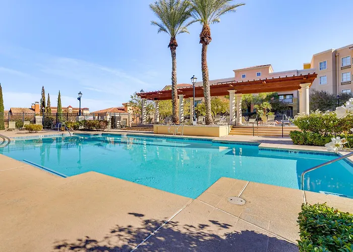 Charming Retreat On Lake Las Vegas With Pool Access!