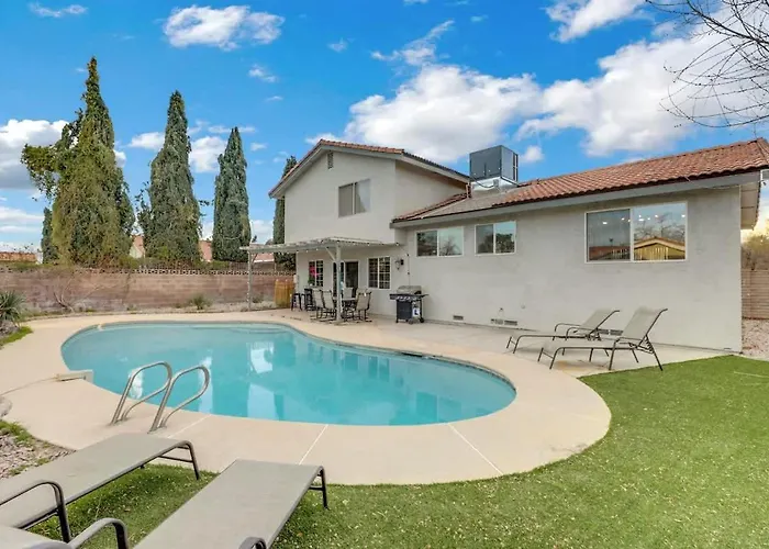 Midcentury Modern Home With Pool 10 Min To Strip Great For Family