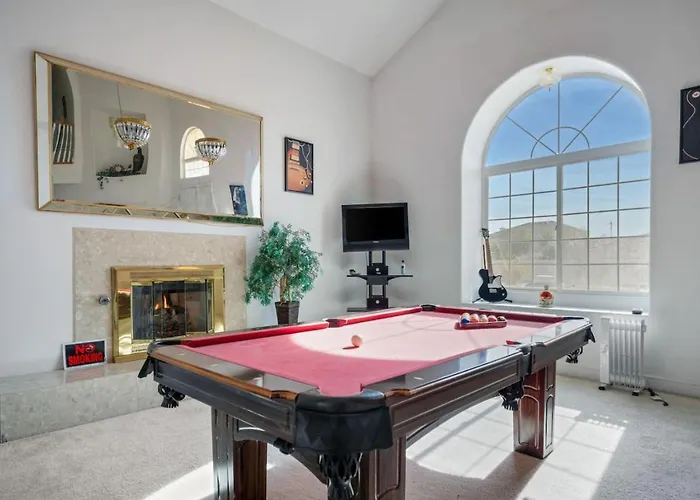 466 Massive 5 Bedroom Close To The Strip