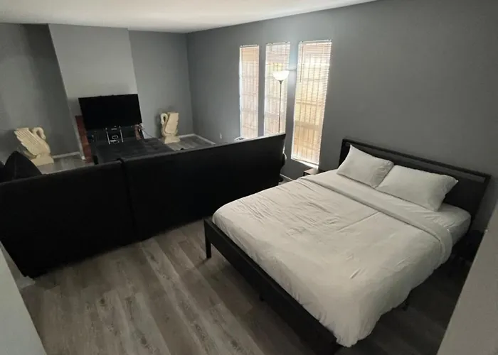2 Or 3 Bedroom Walk To Strip Mgm Casino Shop Club
