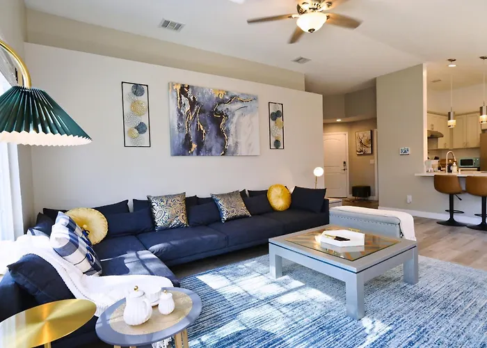Near The Strip, Smart Tvs, Wifi, Private Garage And Backyard