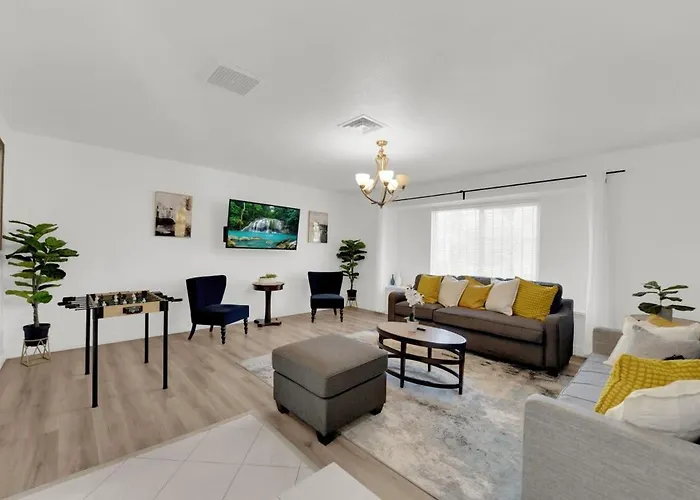 Luxury 4Br Vegas Retreat With Pool 10 Mins To Strip