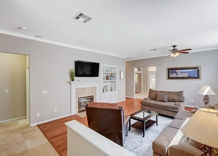 Gorgeous Townhome In Summerlin