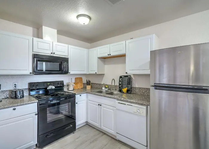 Your Vegas Home From Home! Sleeps 6!