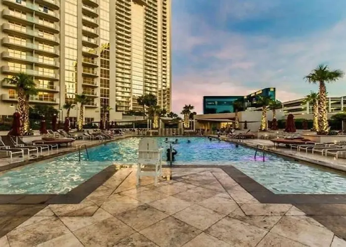 Mgm 12811 Signature Studio Strip View