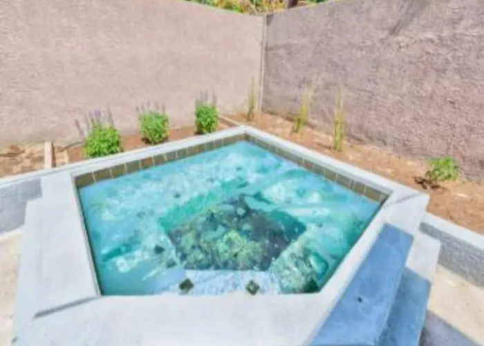 Relaxing 1 Story Villa Hot Tub Bbq By The Strip