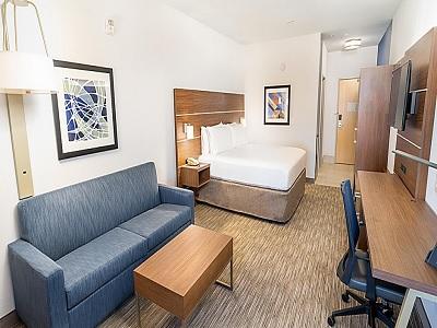 Hotel Express & Vegas Sw Springvalley By Ihg 3*