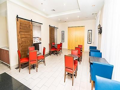 Hotel Express & Vegas Sw Springvalley By Ihg 3*