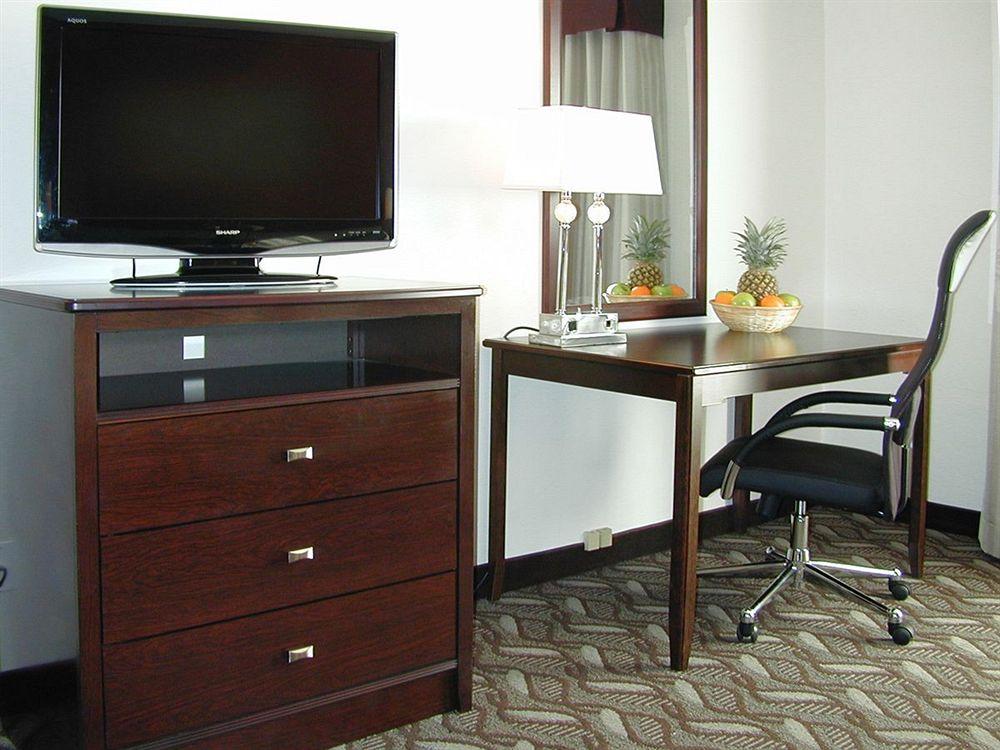 Alexis Park Hotel