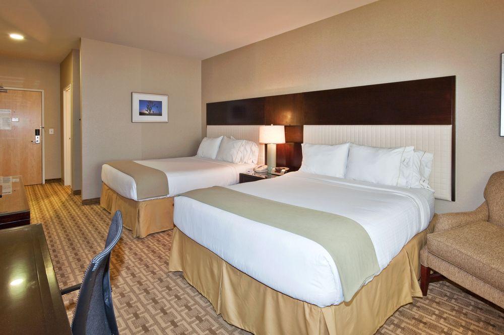 Hotel Express & Vegas Sw Springvalley By Ihg 3*
