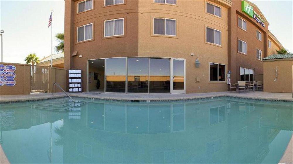 Express Vegas-nellis By Ihg Hotel 3*
