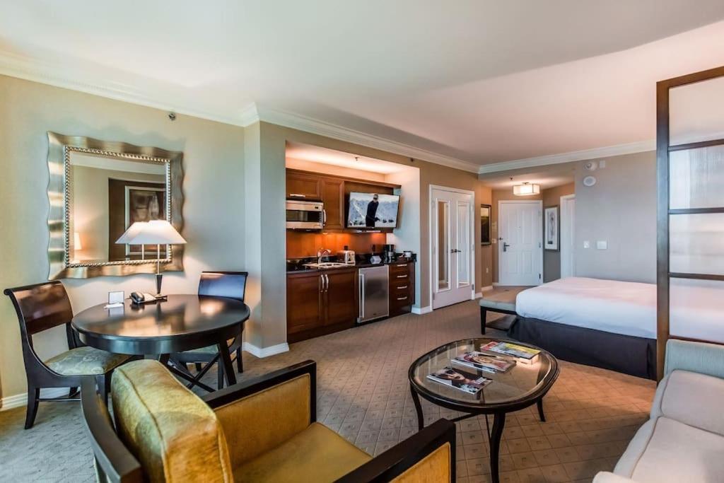 Mgm Signature - Strip View With Large Balcony - No Fees - Free Valet - 2917 * Las Vegas