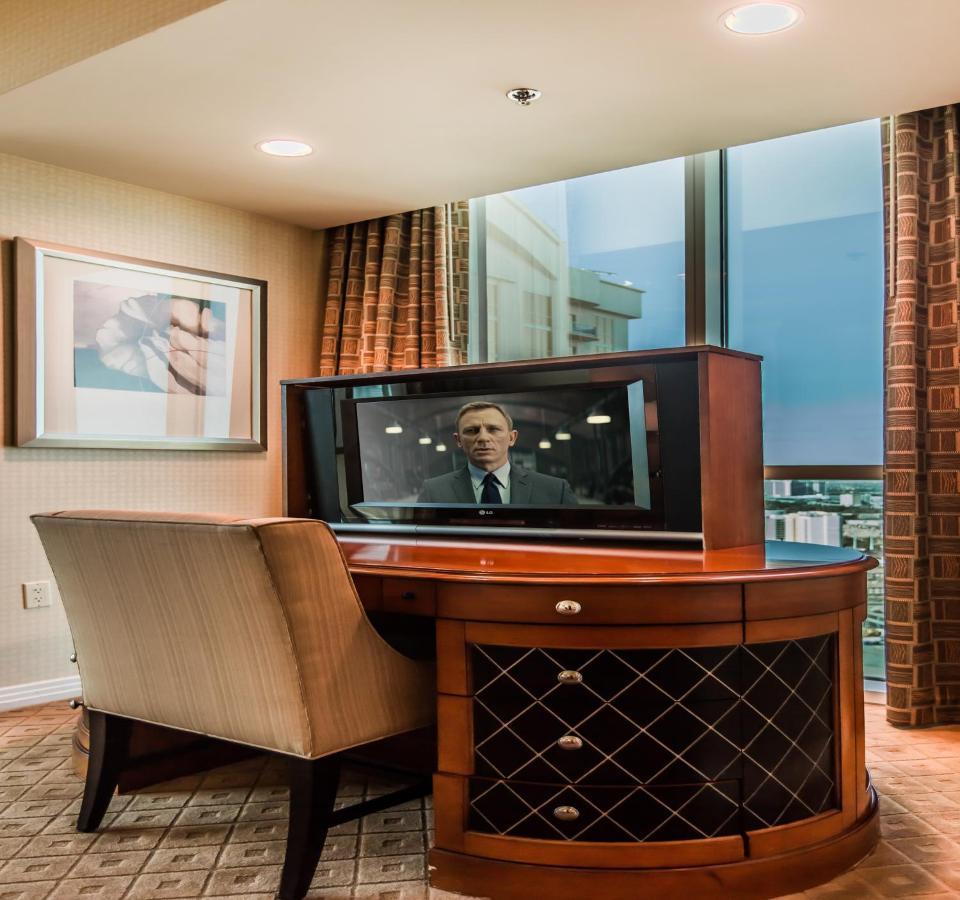 Apartment 1br Penthouse-stripview-free Parkin-no Fees
