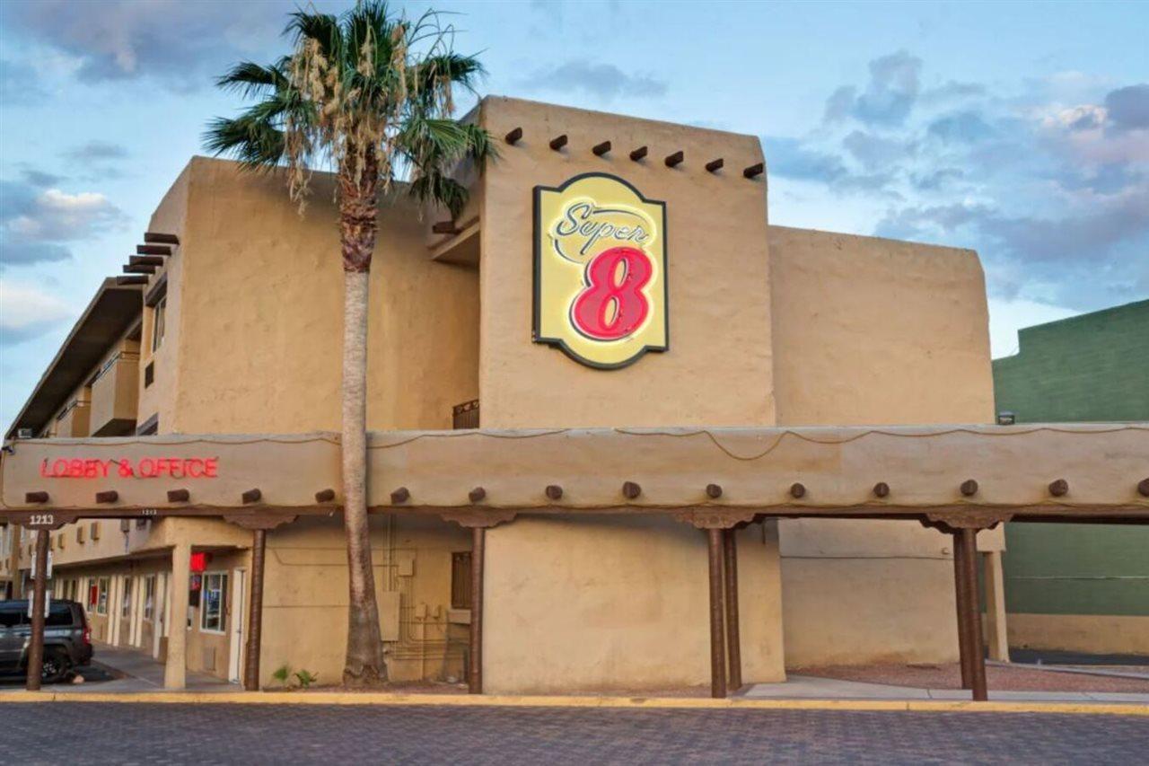 Super 8 By Wyndham Vegas North Strip/fremont St. Area 2* Las Vegas