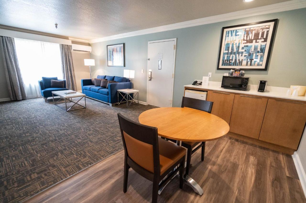 Alexis Park Hotel