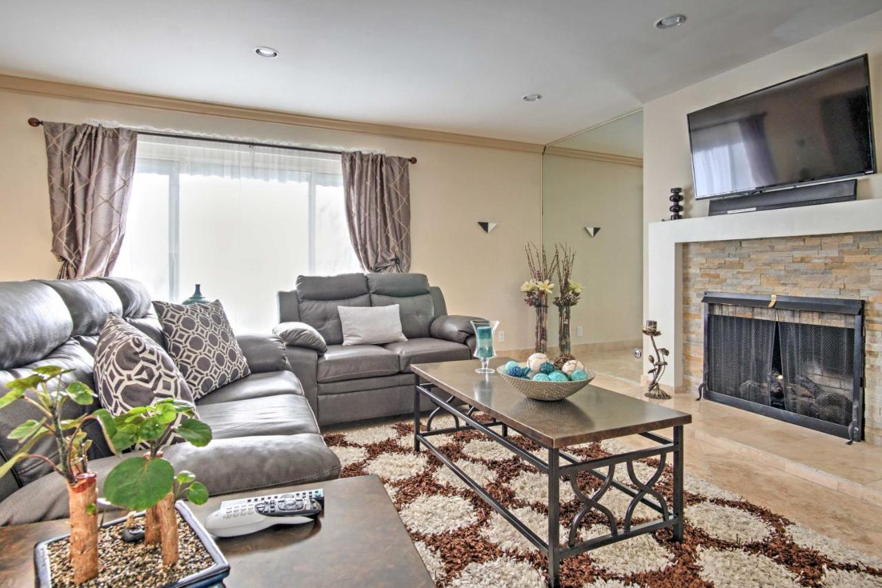 Stunning With Private Oasis - 1 Half Mile To Strip Holiday home