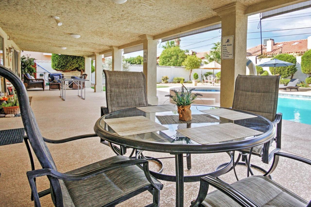 Stunning With Private Oasis - 1 Half Mile To Strip Holiday home