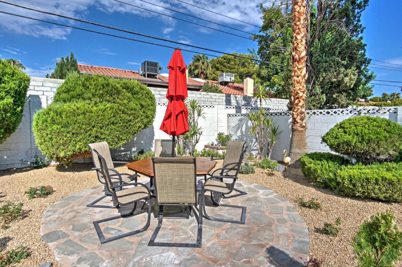 Stunning With Private Oasis - 1 Half Mile To Strip Holiday home