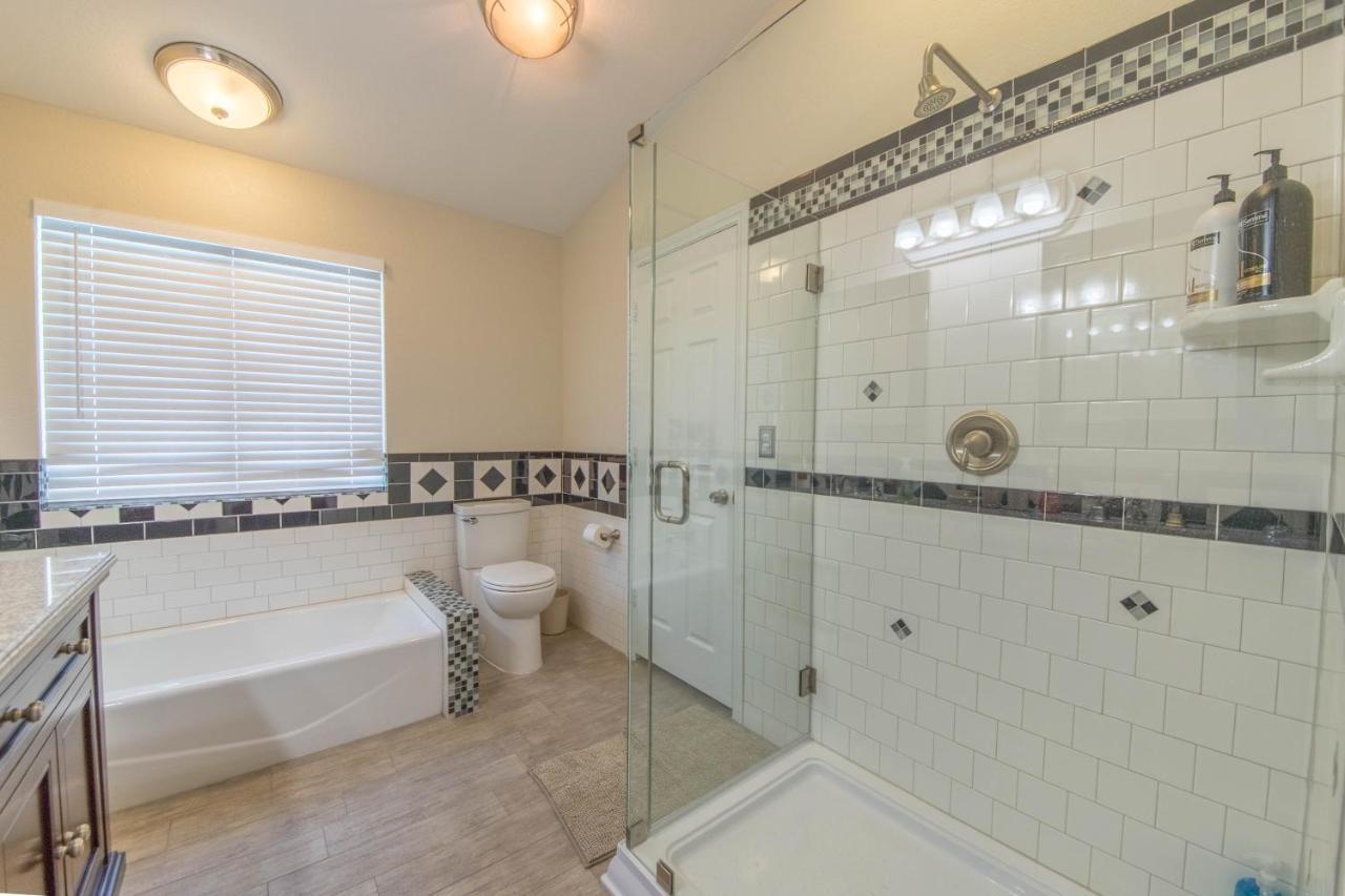 Relax In Style!! Pool, Vegas Games, Rv Parking Holiday home Las Vegas