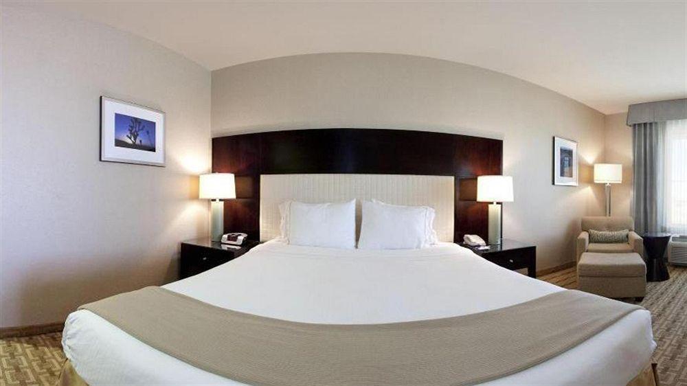 Express & Vegas Sw Springvalley By Ihg Hotel 3*