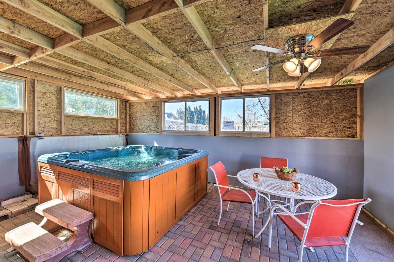 Holiday home Elegant With Pool Table 3 Mi To Vegas Strip!